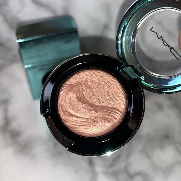 LORELEI Alluring Aquatic Extra Dimension Eyeshadow Collection MAC - Picture 4 of 16